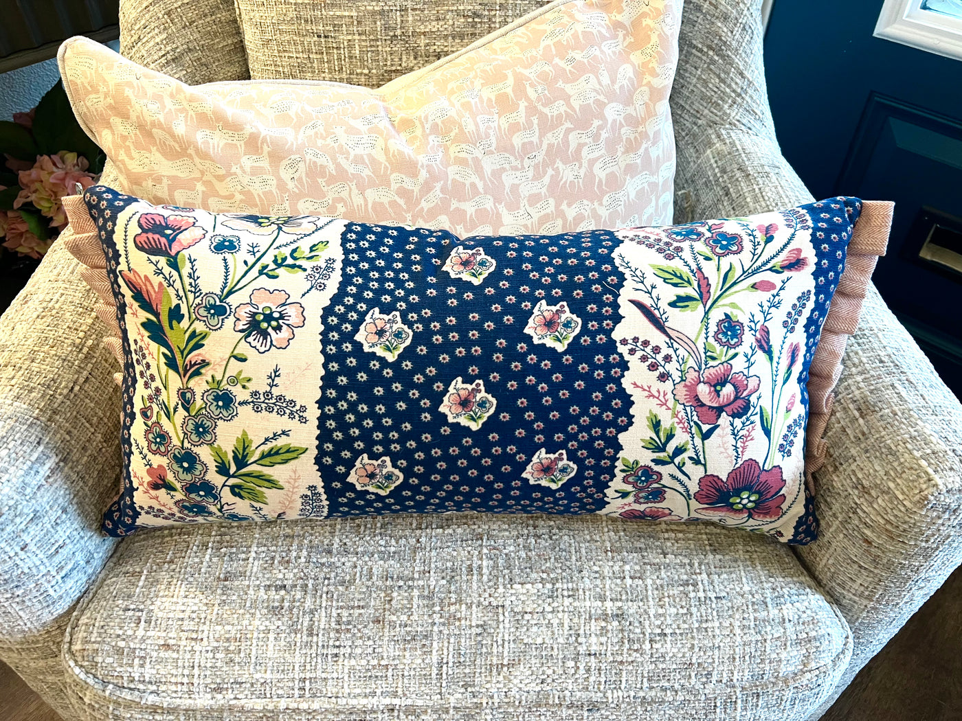 Wavy Floral Lumbar Pillow w/Flange